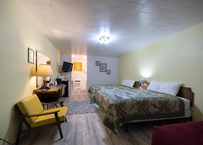 Hotel Fossil Butte #03 - 2 Queens & Twin By Kabino Kemmerer