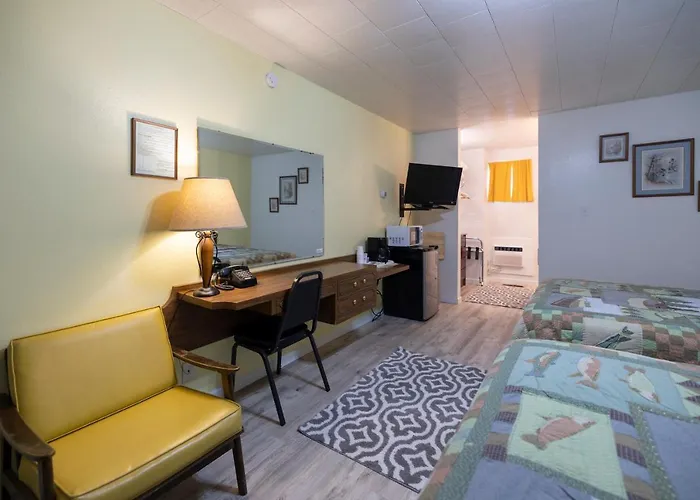 Hotel Fossil Butte #03 - 2 Queens & Twin By Kabino Kemmerer